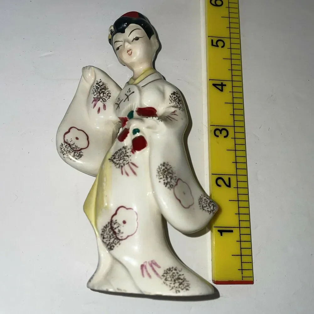 Vintage Hand Painted Porcelain Figurine Of Japanese Geisha Unmarked
